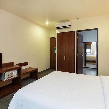 Hampton By Hilton San Juan Del Rio Hotel Exterior photo