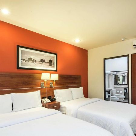 Hampton By Hilton San Juan Del Rio Hotel Exterior photo