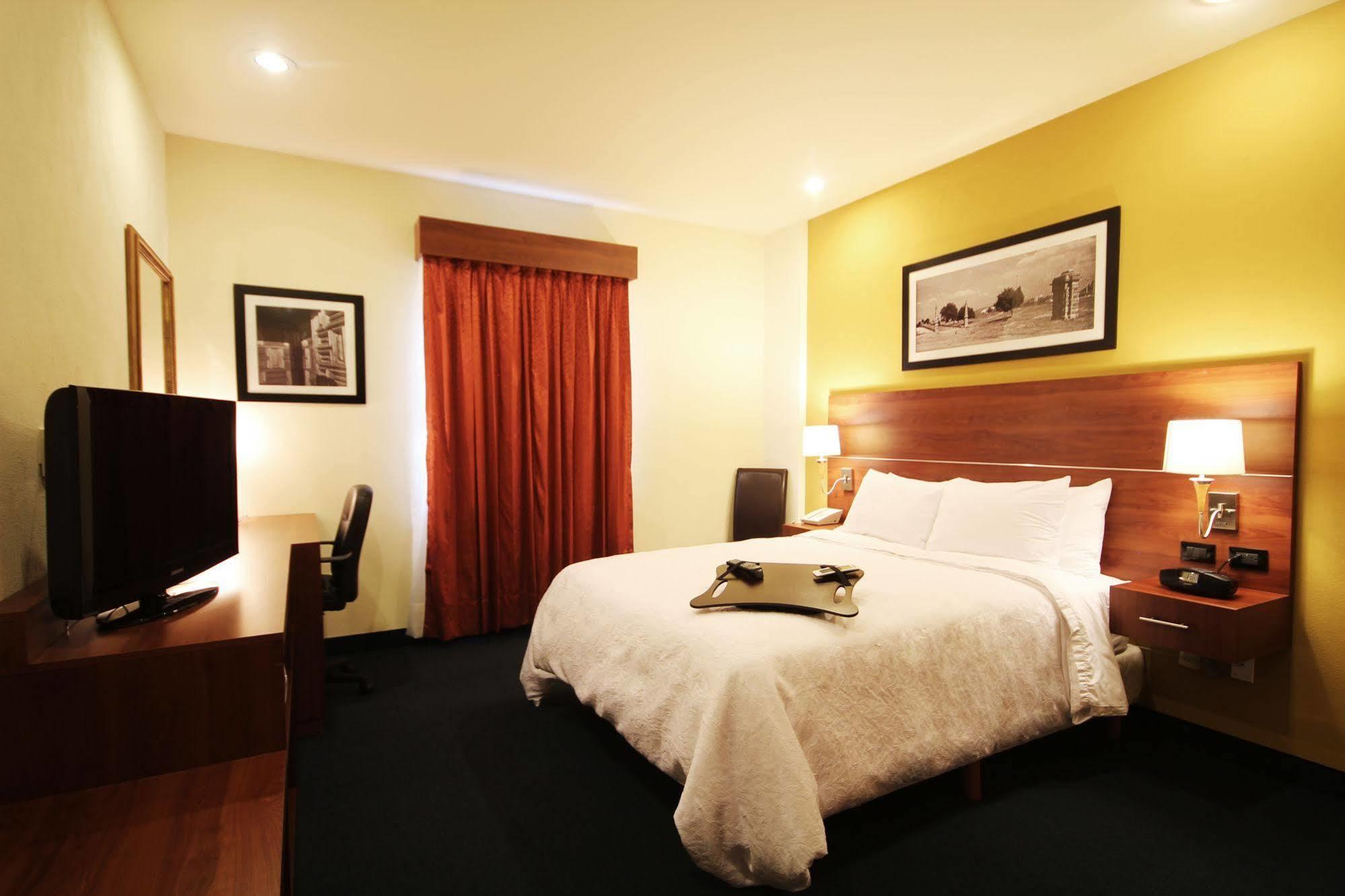 Hampton By Hilton San Juan Del Rio Hotel Exterior photo