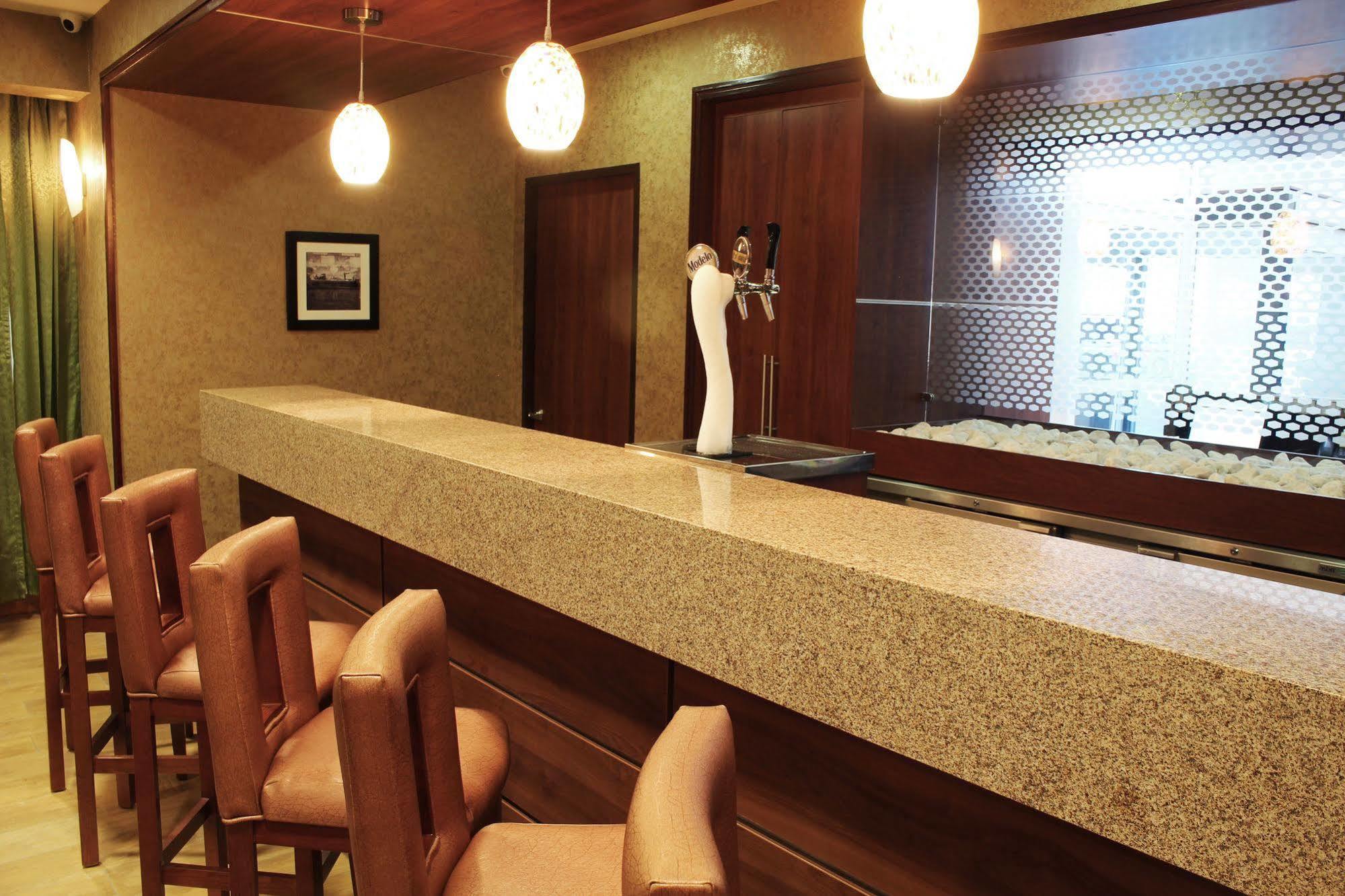 Hampton By Hilton San Juan Del Rio Hotel Exterior photo